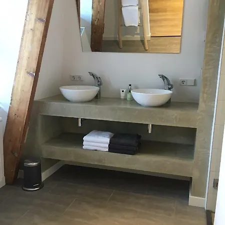 Village Apartment *